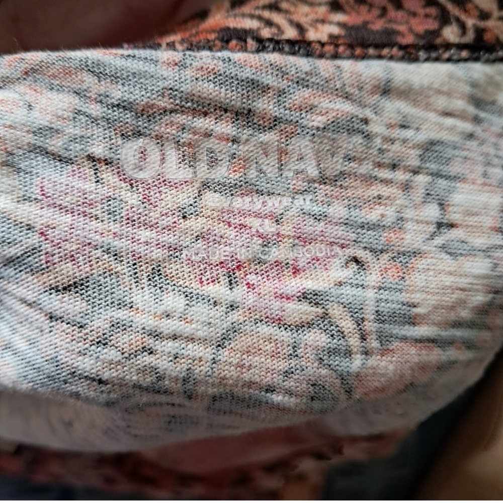 Old Navy Floral V-Neck Short Sleeve Tee in Black, Pink, Tan - Picture 7 of 9